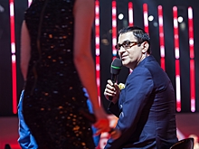 Гарик Мартиросян высмеял Регину Тодоренко на шоу «Маска» за странные вопросы