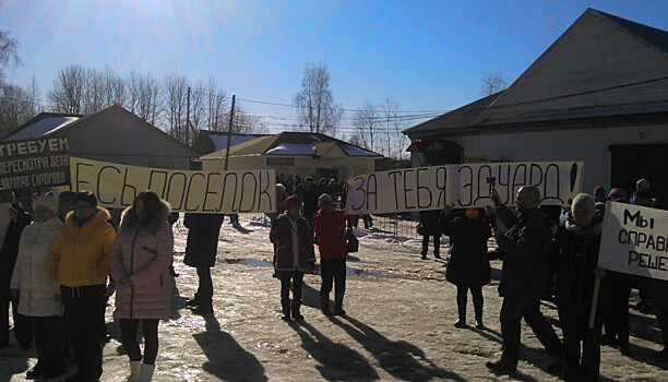 В Ильинском митингуют в защиту осужденного за насилие над ребенком
