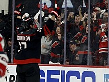 The Hockey Writers о стабильности Свечникова в плей-офф: стал важнейшим игроком «Каролины»