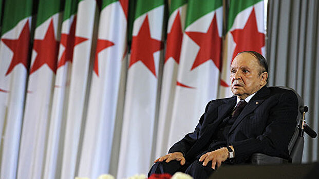 Президент Алжира подаст в отставку