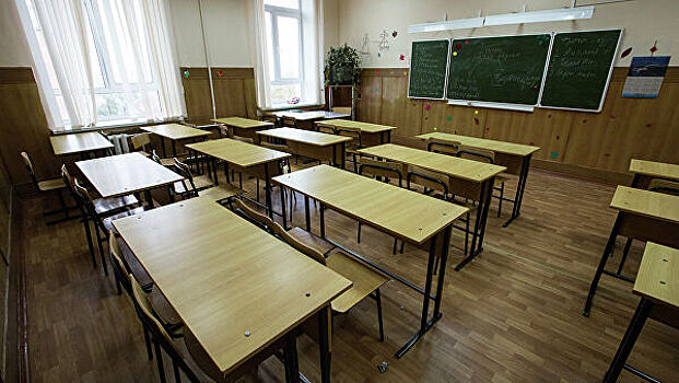 Российская учительница заклеила ученику рот скотчем