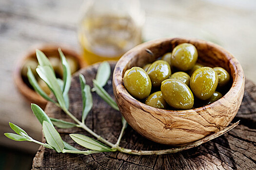 Диетолог Стародубова объяснила разницу между оливками и маслинами