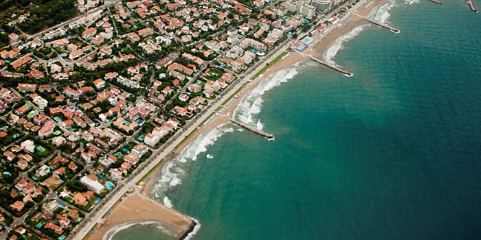 Почти 3 тысячи жителей Барселоны вышли на митинг против массового туризма