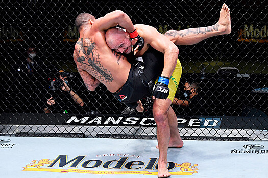 Гловер Тейшейра задушил Тиаго Сантоса на UFC Vegas 13, видео боя