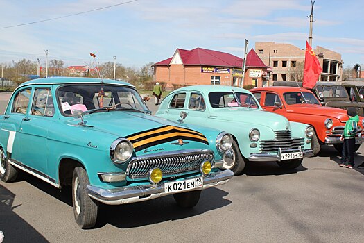 Ретро‐автомобили выставили ко Дню Победы в Черногорске