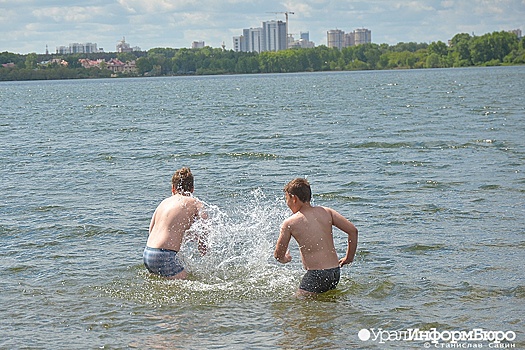 Четверо мужчин утонули за день в Свердловской области
