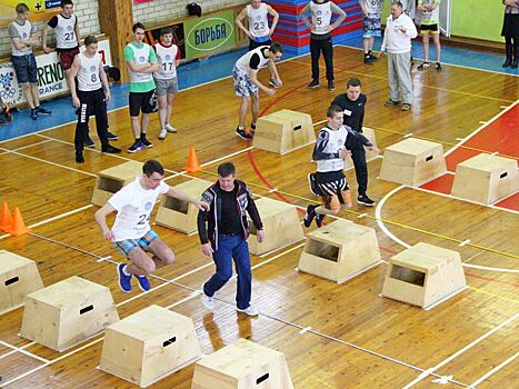 8 апреля в поселке Ревда Ловозерского района соревнованиями по национальным видам спорта завершается 58 Праздник Севера учащихся