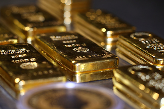 Экономист раскрыл плюсы и минусы покупки золота
