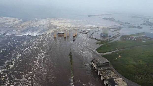 Рухнувший детсад, развалившийся аэропорт и затопленный завод: пугающие кадры с последствиями мощнейшего землетрясения на Камчатке