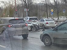 В Казани на улице Мира произошло ДТП с участием легковушки — на месте собралась пробка
