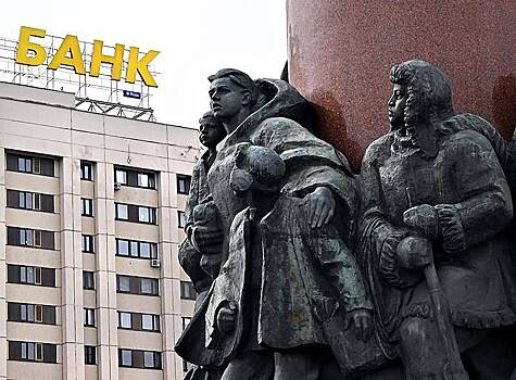 Россиян предупредили об уходе с рынка десятков банков