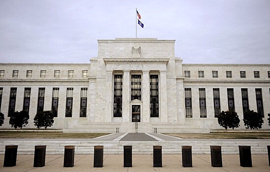 Розенгрен: ФРС должна продолжать постепенно повышать ставки