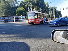 Трамвай на несколько метров улетел от рельсов в Кемерове