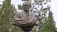 В оренбургском селе Черный Отрог открыли памятник Виктору Черномырдину