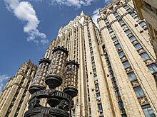 Россиян призвали взвешивать риски поездок в недружественные страны