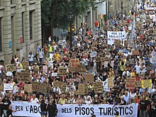 Из-за массовых протестов в Испании стало меньше туристов