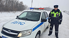 В Самарской области десяток машин вытащил из снежного плена полицейский