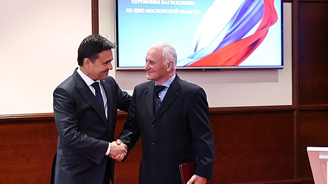 Андрей Воробьев вручил награды жителям ко Дню Московской области