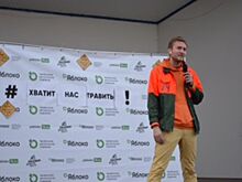 На экологическом митинге «Хватит нас травить!» в Челябинске выступили стендап-комик и «тётка со скалкой»