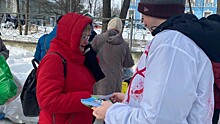 В Вологде с наступающим 8 марта волонтеры поздравили более 500 женщин