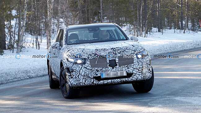 Фотошпионы засняли Mercedes-Benz GLC 2022 года на снежных тестах