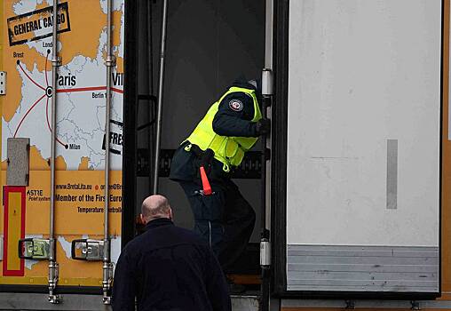 На Украине ограничили выезд за рубеж перевозчикам гуманитарных и медицинских грузов