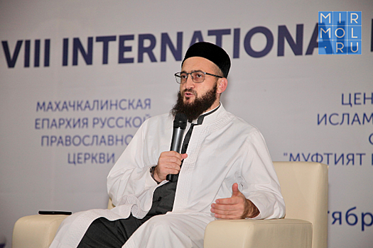 Участники межрелигиозного молодежного форума встретились с муфтием Татарстана Камилем-хазратом Самигуллиным