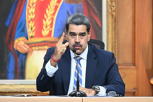 Мадуро назвал Стармера безумным после заявления о подготовке к войне