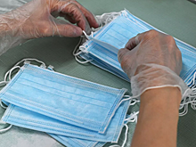 В Подмосковье продолжат раздавать бесплатные маски пенсионерам и малоимущим семьям