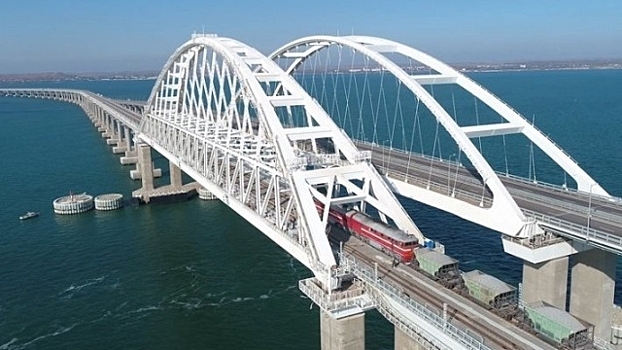 На Крымском мосту обновили суточный рекорд трафика