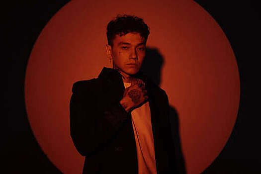 Продюсер Глеба Викторова заявил, что певец ушел в запой из-за расставания с девушкой