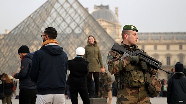 Лувр в 2016 году посетило на 20% меньше иностранцев