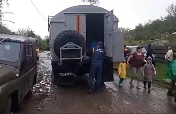 В Армавир доставят туристов, эвакуированных во время похода из-за непогоды