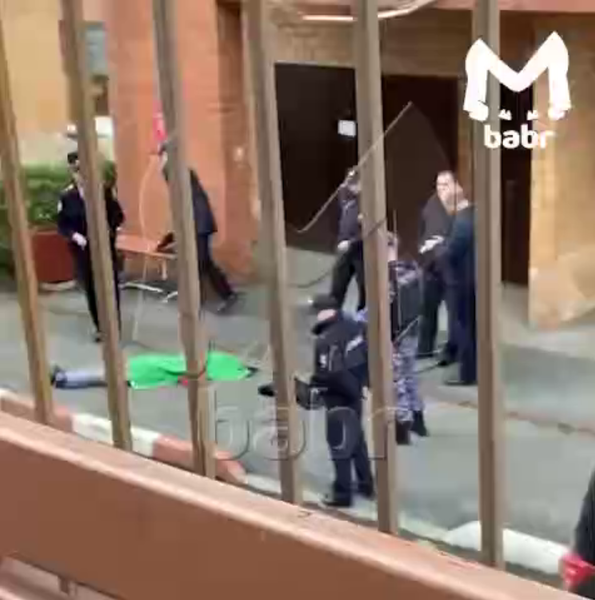 Babr Mash: в Иркутске девятиклассница не выжила после падения из окна