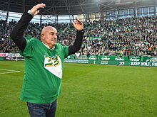 Черчесов: нам надо уважать свой чемпионат