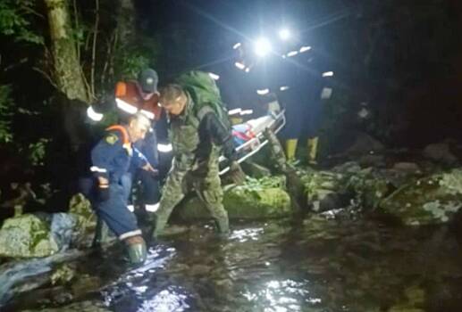 Сломавшего ногу во время похода в России туриста снимали с горы 10 часов