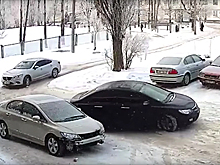 В Харькове припаркованная машина попала в семь ДТП за час