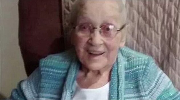 102-летняя долгожительница уверяет, что ее секретом является шоколад