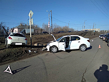 Авария на Юркина: «Пежо» вылетел с дороги