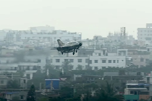 Число жертв крушения самолета в Бангладеш возросло до 27