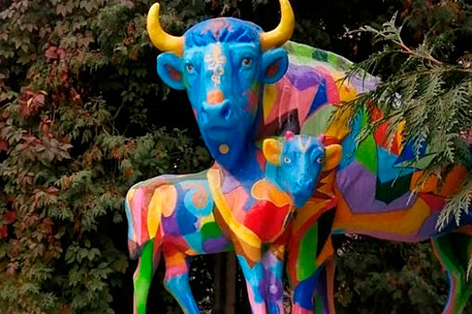 В Калуге местные жители увидели пропаганду ЛГБТ в разукрашенных в цвета радуги коровах