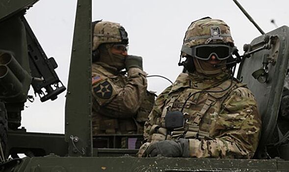 Американские военные порвали флаг Литвы на части