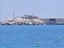 Вертолет с туристами упал в море у побережья Афин