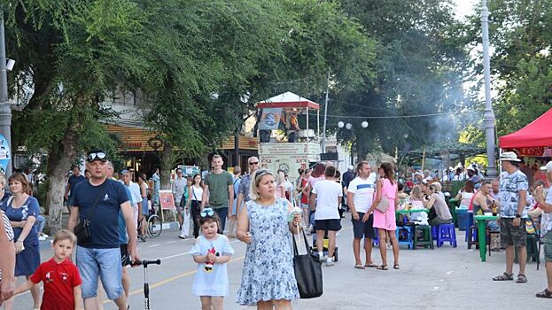 На Фестиваль барабульки в Крым съезжаются туристы со всей России
