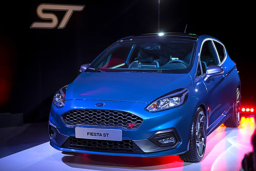 Ford представил "заряженную" Fiesta с трехцилиндровым мотором