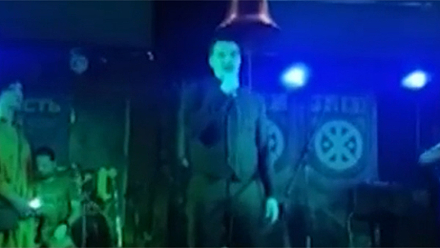 Украинского премьера заставили плясать под нацистскую музыку