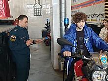 Службу и быт самарских спасателей изучили студенты колледжей и волонтеры "Единой России"