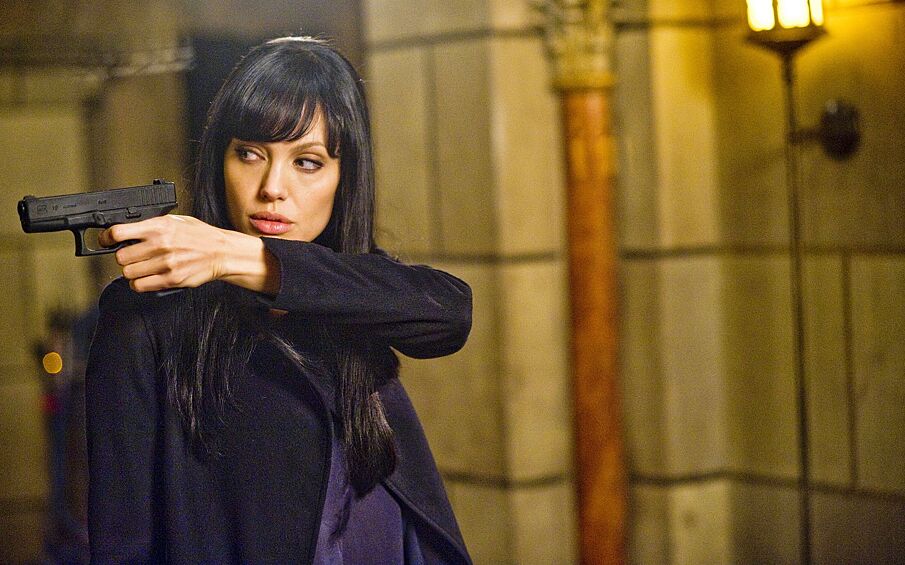 Брэд Питт через суд отвоевал у Анджелины Джоли право чаще видеться с детьми. Теперь Питт может видеть детей по 4 часа через день в период школьной учебы и по 12 часов через день в выходные и каникулы