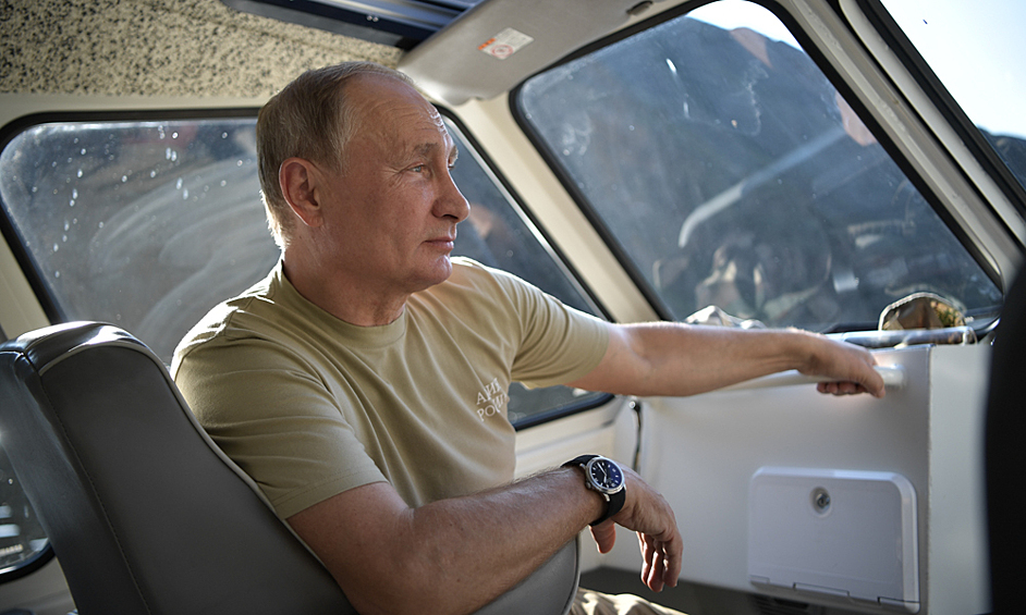 2018 год. Владимир Путин на отдыхе в Саяно-Шушенском заповеднике  в Республике Тыва.