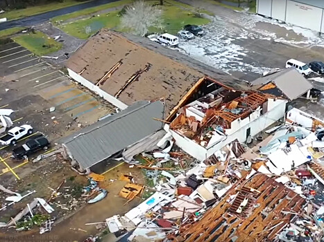 На юг США обрушились торнадо: разрушены десятки домов, погибли три человека (ВИДЕО)